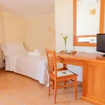 Oda ve Kahvaltı Puerto Seguro 4*